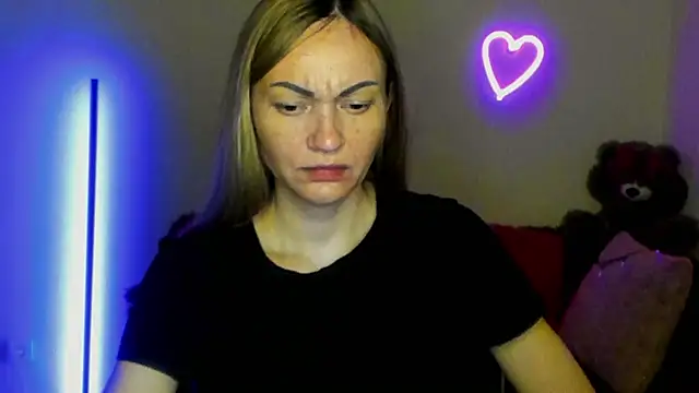 Snapshot of BlondMikey22 chatting on May 24, 2026, 5:23 am BlondMikey22 online show from May 24, 2026, 5:23 am