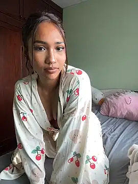 Snapshot of lyla_luv chatting on February 6, 2026, 9:56 am lyla luv online show from February 6, 2026, 9:56 am