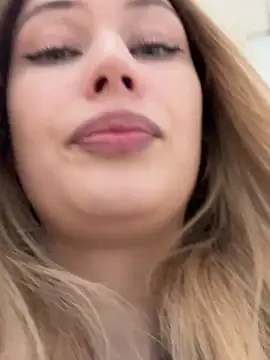 Snapshot of blonde_exe chatting on February 17, 2026, 3:29 pm blonde exe online show from February 17, 2026, 3:29 pm