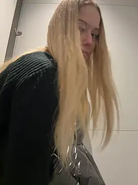 Snapshot of blonde_exe chatting on February 22, 2026, 4:05 pm blonde exe online show from February 22, 2026, 4:05 pm