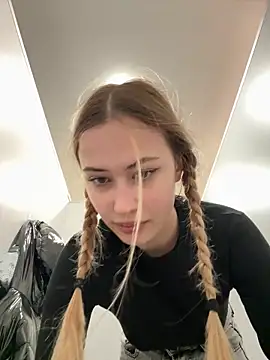 Snapshot of blonde_exe chatting on February 25, 2026, 3:32 pm blonde exe online show from February 25, 2026, 3:32 pm