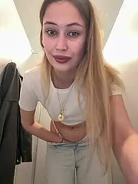 Snapshot of blonde_exe chatting on May 5, 2026, 3:31 pm blonde exe online show from May 5, 2026, 3:31 pm