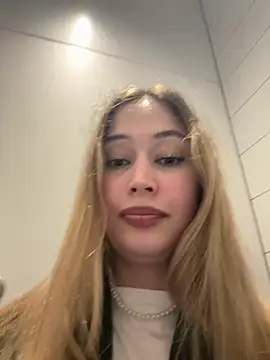 Snapshot of blonde_exe chatting on May 15, 2026, 3:30 pm blonde exe online show from May 15, 2026, 3:30 pm