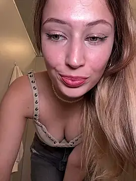 Snapshot of blonde_exe chatting on July 3, 2026, 3:40 pm blonde exe online show from July 3, 2026, 3:40 pm