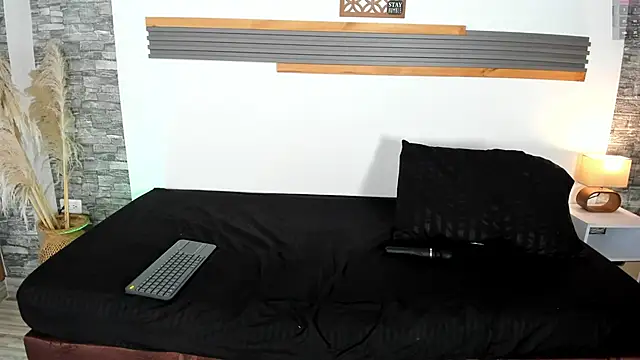 Lia James  online show from March 7, 2026, 2:03 pm