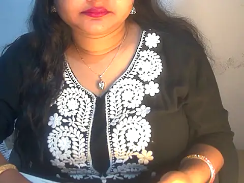 Snapshot of Saniya_K2 chatting on February 7, 2026, 6:33 pm Saniya K2 online show from February 7, 2026, 6:33 pm