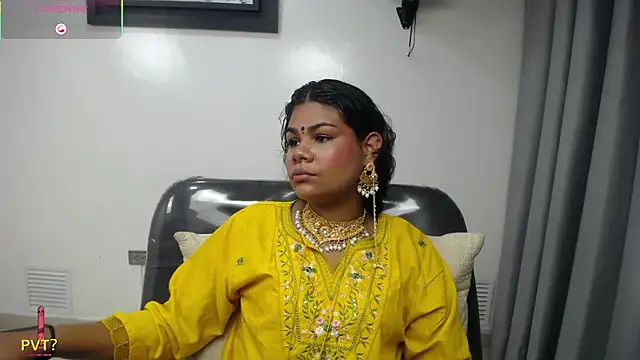 yaazhinii online show from April 12, 2026, 12:21 pm