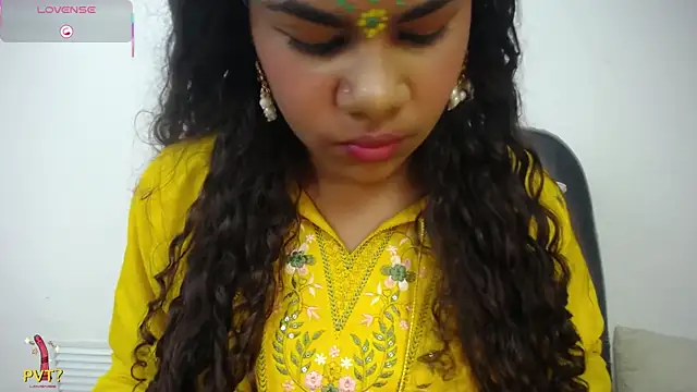 yaazhinii online show from May 20, 2026, 12:11 pm