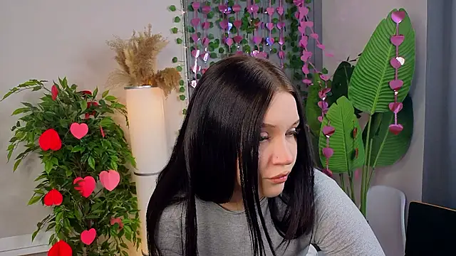 Snapshot of RoxannRunk chatting on February 17, 2026, 6:10 am RoxannRunk online show from February 17, 2026, 6:10 am