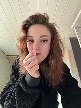 ViviLuu online show from March 17, 2026, 10:18 am