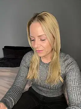 emily-becker22 online show from April 7, 2026, 3:45 pm