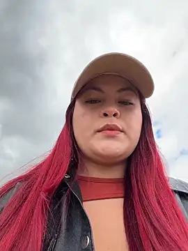 Lia-Moon77 online show from May 27, 2026, 4:37 pm