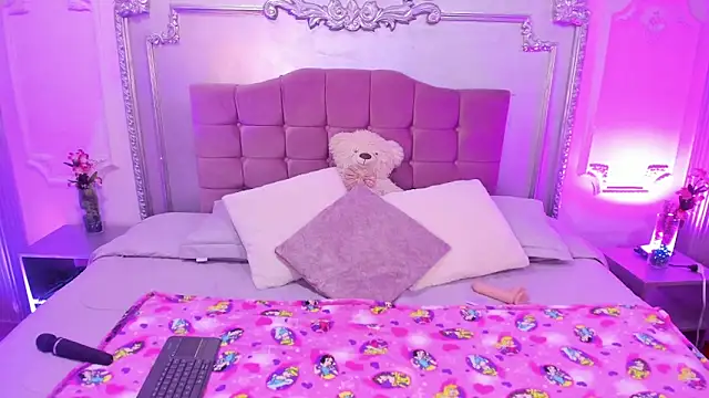 Snapshot of SofiaCrust chatting on February 21, 2026, 2:51 pm SofiaCrust online show from February 21, 2026, 2:51 pm