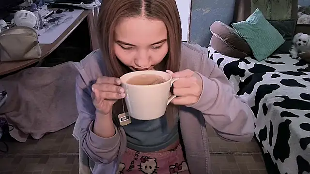 Hazel 4 U online show from April 16, 2026, 6:25 am