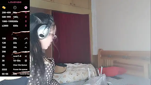 Snapshot of vivi523 chatting on April 6, 2026, 5:30 am vivi523 online show from April 6, 2026, 5:30 am