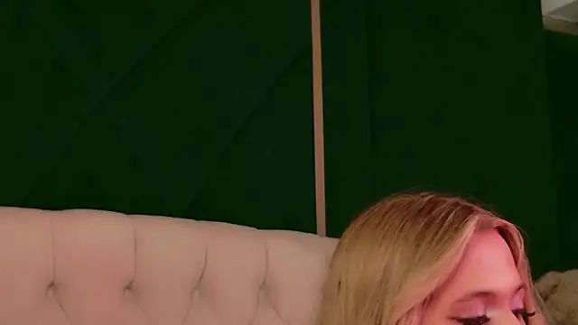 Snapshot of Beckie_White chatting on May 23, 2026, 9:19 pm Beckie White online show from May 23, 2026, 9:19 pm