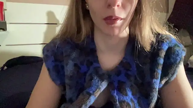 petiteetoile online show from February 9, 2026, 4:55 pm