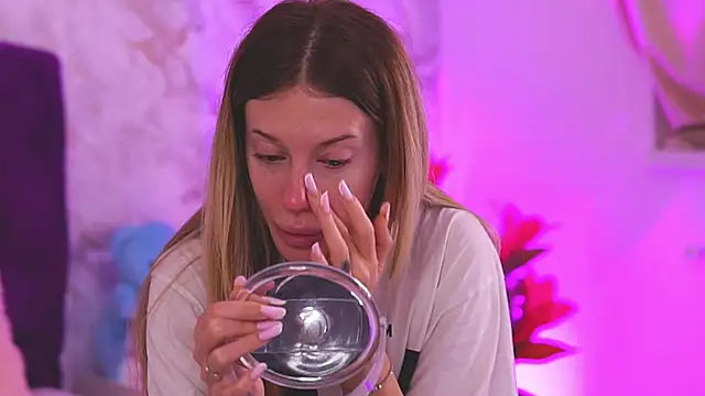 EllinaNuria online show from February 21, 2026, 4:13 am