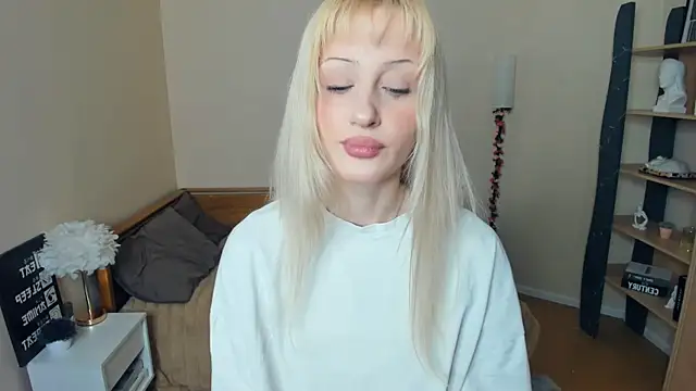 Snapshot of LolaStusse chatting on March 3, 2026, 7:47 am LolaStusse online show from March 3, 2026, 7:47 am