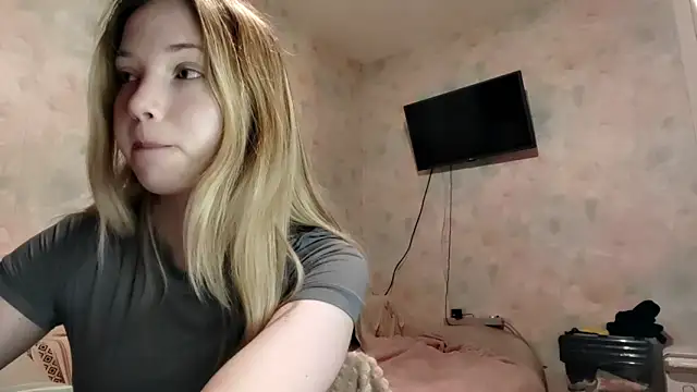 TiaBIanks online show from April 1, 2026, 1:39 am