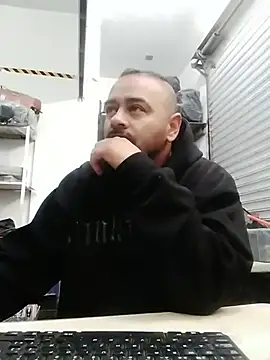 Snapshot of OMARMEX1 chatting on April 23, 2026, 12:29 pm OMARMEX1 online show from April 23, 2026, 12:29 pm