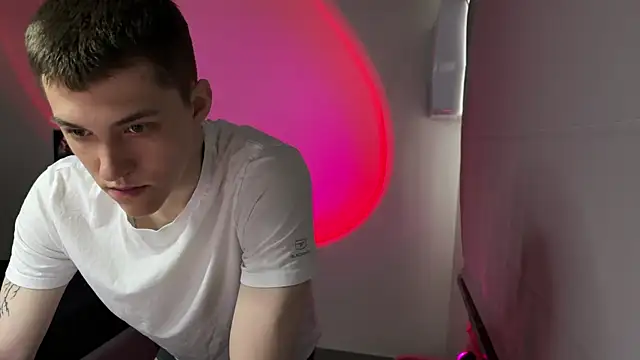 cronck52 online show from April 17, 2026, 12:41 pm