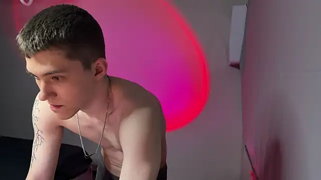 cronck52 online show from April 18, 2026, 7:07 pm