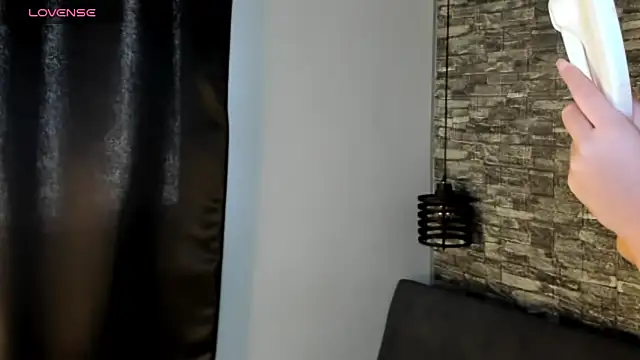 ASHLEY COLLINS1 online show from March 19, 2026, 1:26 pm