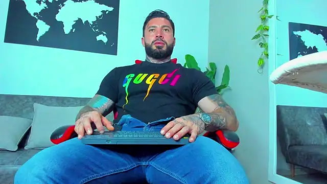 Alessrose online show from April 15, 2026, 9:04 pm