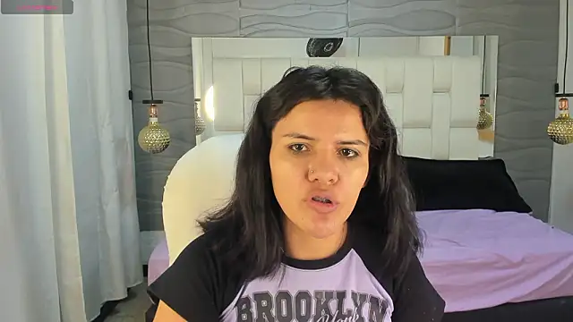 Thaliaa Lopez online show from February 17, 2026, 10:45 am