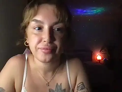 Snapshot of dyllala chatting on July 10, 2026, 6:43 pm dyllala online show from July 10, 2026, 6:43 pm