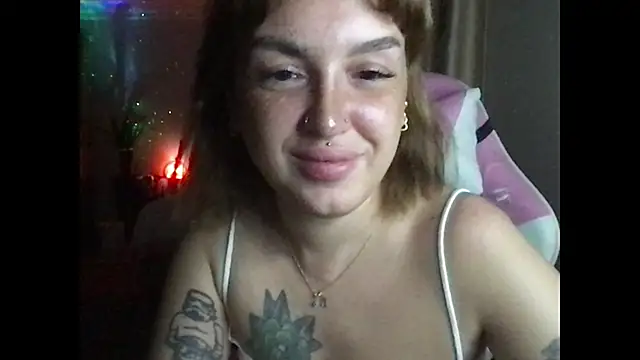 Snapshot of dyllala chatting on July 16, 2026, 9:32 pm dyllala online show from July 16, 2026, 9:32 pm