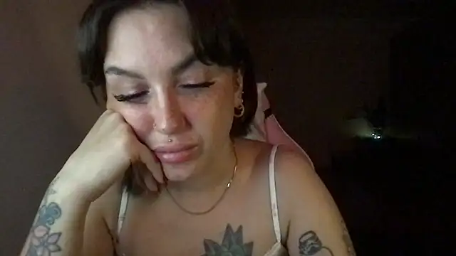 Snapshot of dyllala chatting on July 31, 2026, 8:19 pm dyllala online show from July 31, 2026, 8:19 pm