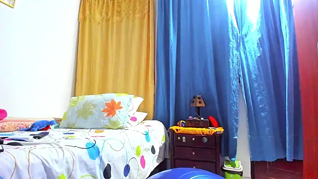 Snapshot of Dulce_Athenea chatting on March 2, 2026, 6:15 pm Dulce Athenea online show from March 2, 2026, 6:15 pm