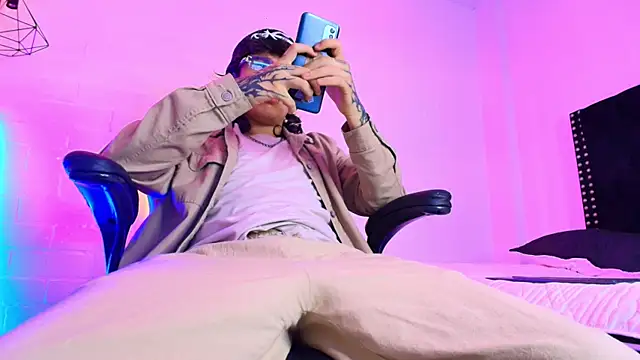 Axell Kussh online show from March 31, 2026, 3:19 am