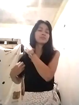 sweet maxine44 online show from April 17, 2026, 10:57 pm