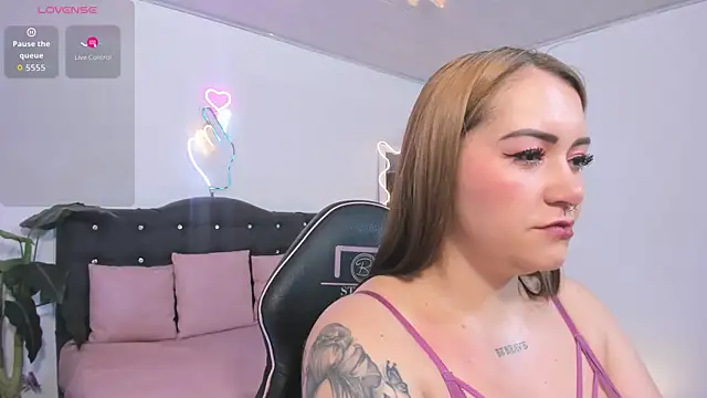 LUNAKITTY TAY online show from June 23, 2026, 11:30 am