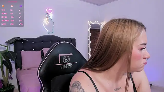 LUNAKITTY TAY online show from June 27, 2026, 11:37 am