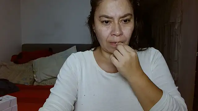 Snapshot of Karo_sexy chatting on December 24, 2024, 1:06 am Karo sexy online show from December 24, 2024, 1:06 am