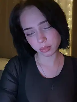  luna fox  online show from February 17, 2026, 5:08 pm