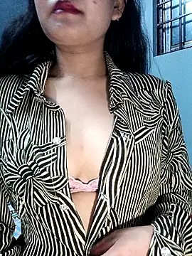 Snapshot of EliraMoon chatting on February 19, 2026, 4:58 pm EliraMoon online show from February 19, 2026, 4:58 pm