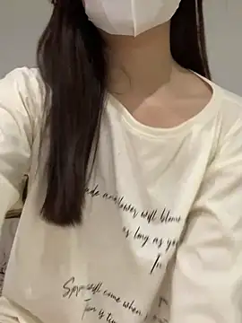 Snapshot of Rin-yiyi chatting on February 22, 2026, 10:47 am Rin-yiyi online show from February 22, 2026, 10:47 am