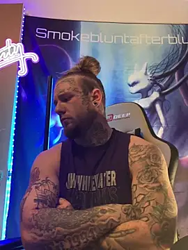 Smokebluntafterblunt online show from March 25, 2026, 7:03 am