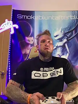 Smokebluntafterblunt online show from April 6, 2026, 12:52 am