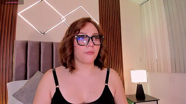 Snapshot of SimonaStar chatting on February 10, 2026, 11:58 am SimonaStar online show from February 10, 2026, 11:58 am