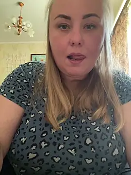 Snapshot of Mommy-girl-Lola chatting on June 1, 2026, 9:44 am Mommy-girl-Lola online show from June 1, 2026, 9:44 am