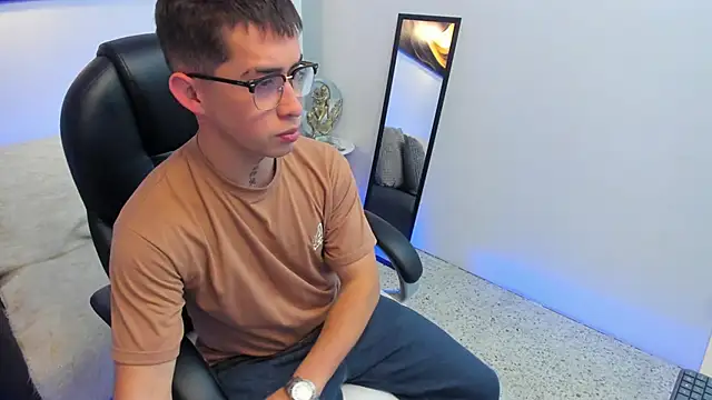 Snapshot of Tommas_Jhonson chatting on February 28, 2026, 1:39 am Tommas Jhonson online show from February 28, 2026, 1:39 am