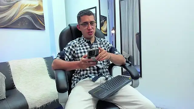 Tommas Jhonson online show from April 8, 2026, 3:50 am