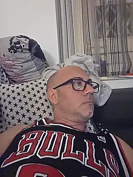 pareja47 online show from June 13, 2026, 8:18 pm