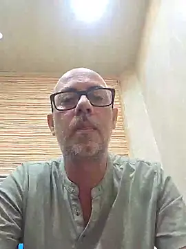 pareja47 online show from July 22, 2026, 3:37 pm